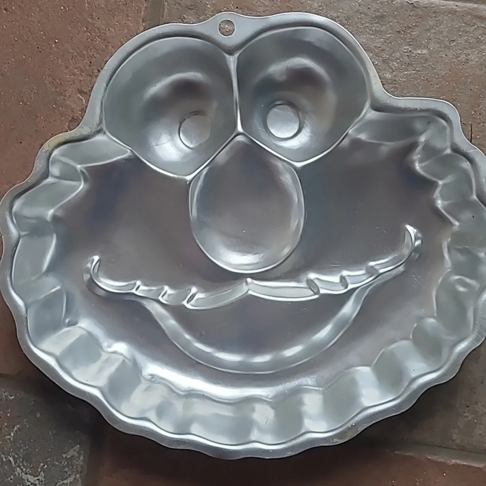 Wilton Sesame Street Elmo Character Cake Mold Pan